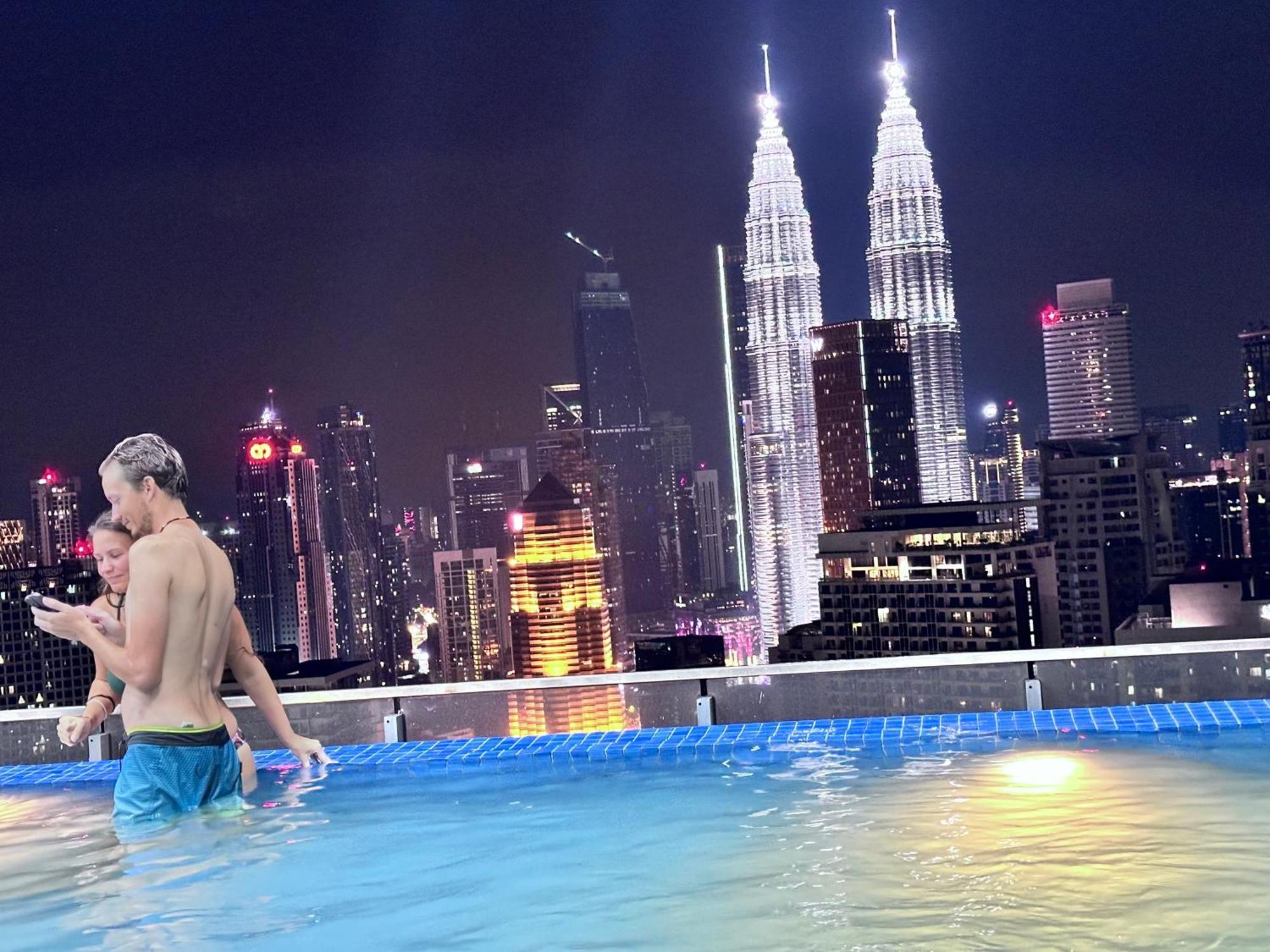 The Luxe Infinitum Klcc By Sahara Apartment Kuala Lumpur Exterior photo